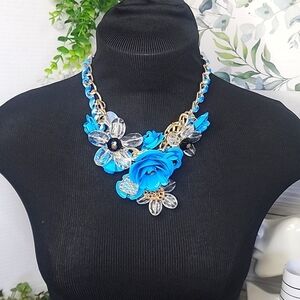 Boho Acrylic and Metal Blue Flower Necklace Earrings Set New